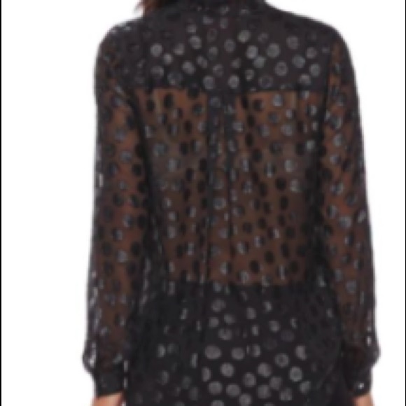 Jennifer López- Drape front blouse - Picture 2 of 7